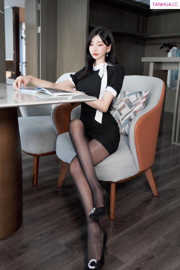 周于希dummy  [XiuRen]高清写真图 2022.11.11 No.5848 周于希Sally 黑丝美臀第14张图片